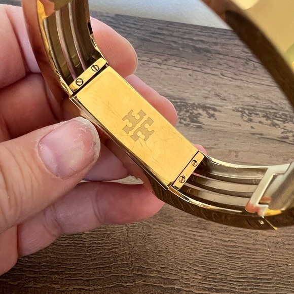 Tory Burch Fitbit hinged gold toned bracelet - Picture 4 of 6